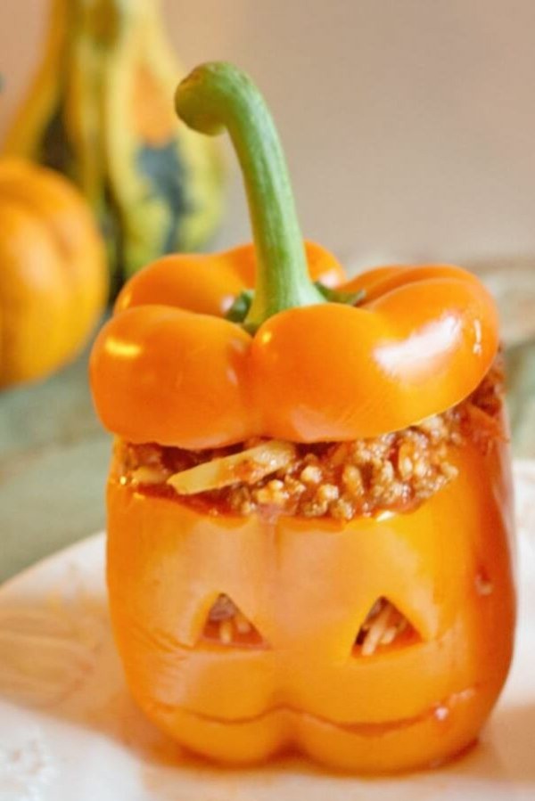 Halloween Snacks Kinder herzhaftes Fingerfood gefülltes Paprika