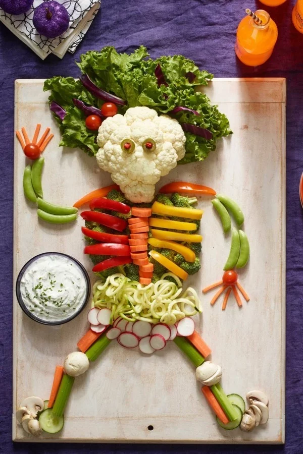 Halloween Snacks Kinder herzhaftes Fingerfood gesund Gemüse Skeleton