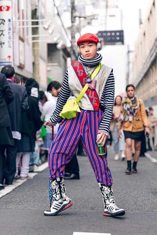 Hose mit schönen Lila Streifen - Modetrends Street Fashion