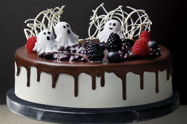 Kombination aus schwarzer und weißer Glasur - Halloween Kuchen