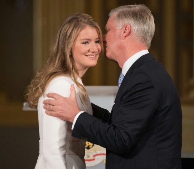Kronprinzessin Elisabeth von Belgien 18 Jahre alt mit Vater König Philippe große Feier im Palast