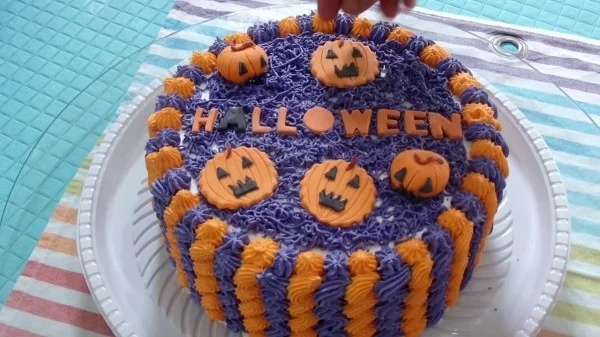 Lila und Orange - Halloween Kuchen Ideen