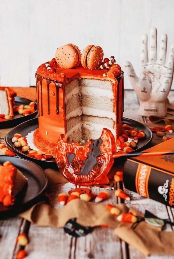 Mehrere orangene Schattierungen - Halloween Kuchen