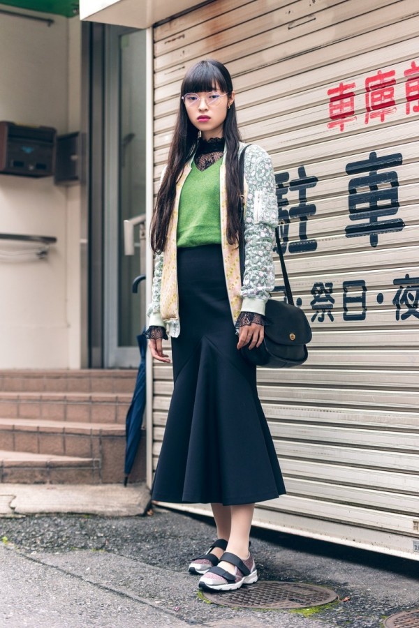 Modetrends Street Fashion - Rock und grüner Pullover