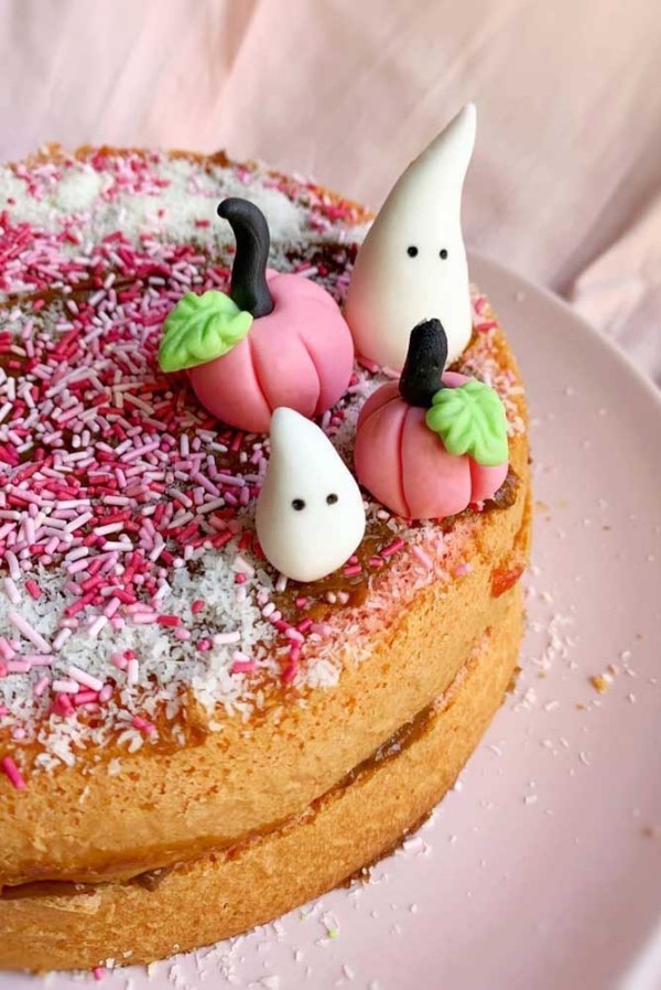Super einfacher Halloween Kuchen mit süßer Deko