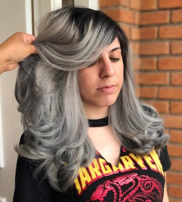 Teenager Look - Haare grau färben