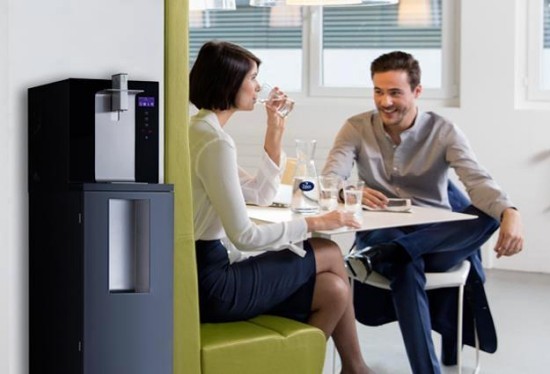 Top 5 Vorteile der leitungsgebundenen Wasserspender für Zuhause und Büro wasserverteiler im büro