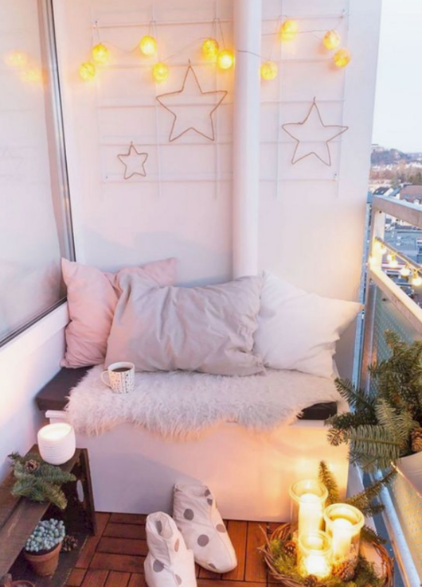 Weihnachtsdeko für Balkon vorwiegend in Weiß
