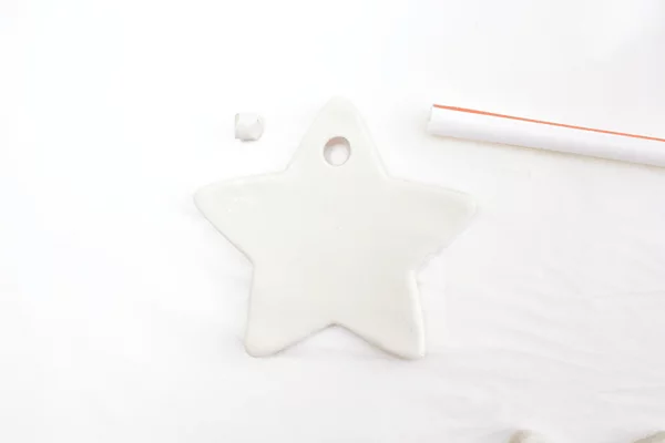 Weihnachtssterne basteln Fimo Ideen DIY Polymer Ton Loch machen