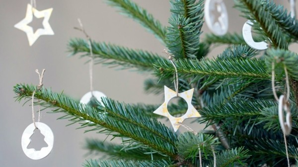 Weihnachtssterne basteln Fimo Ideen DIY Weihnachtsdeko Polymer Ton Sterne weiß