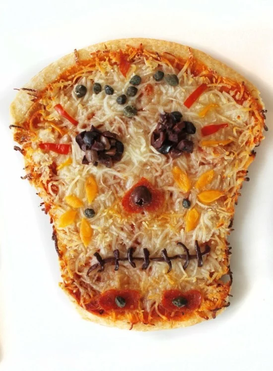 halloween pizza belag ideen totenkopf dia de muertos