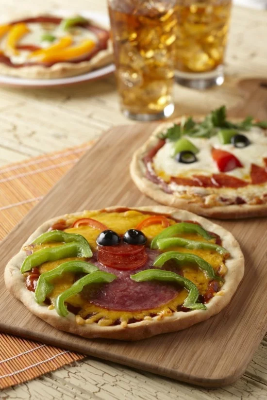 lustige halloween pizza belag ideen spinne geister