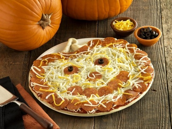 salami pizza belag ideen halloween kürbis