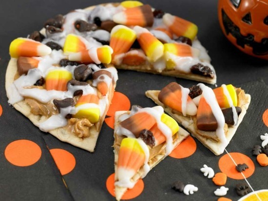 süße halloween pizza belag ideen mit bonbons