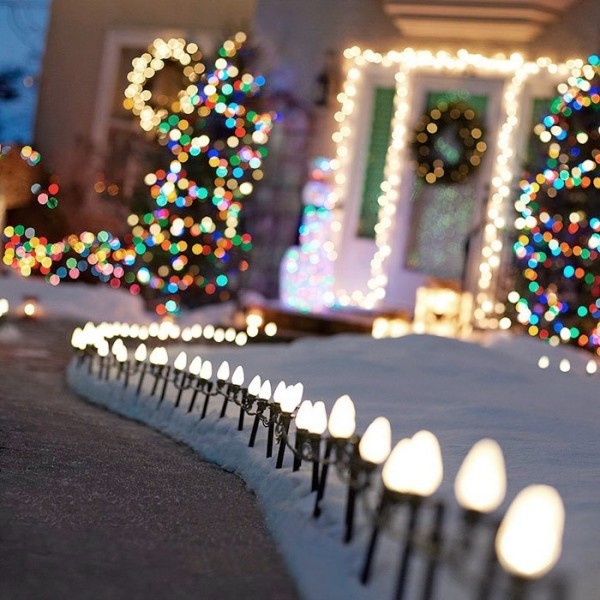 Außenbeleuchtung zu Weihnachten anbringen – 30 festliche Ideen und Tipps gehweg beleuchten außenlichter