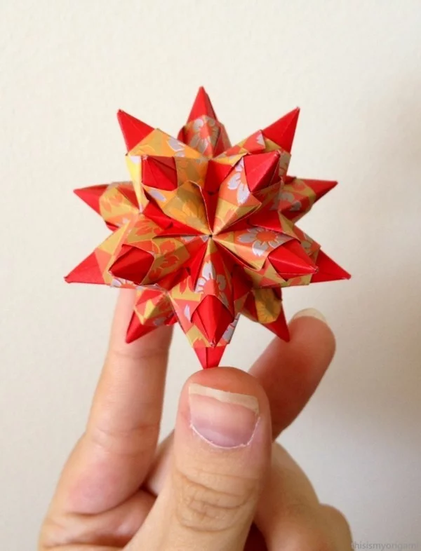 kreative Bastelideen für Bascetta Sterne Schritt für Schritt Anleitung Weihnachtssterne aus Papier selber machen 