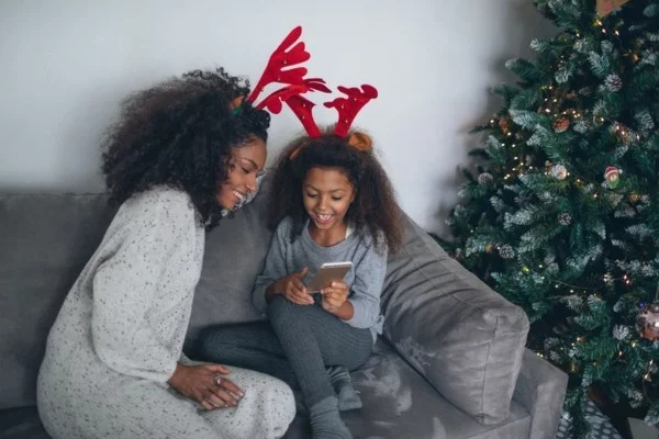 Den Weihnachtsmann anrufen Weihnachtsstimmung zu Hause schaffen Kinderwünsche erfüllen 