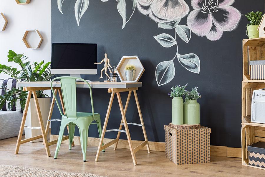 Ein Homeoffice in neutralen Farben wirkt zeitlos und fördert die