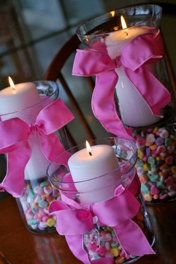 Lila Bänder - Kerzen dekorieren