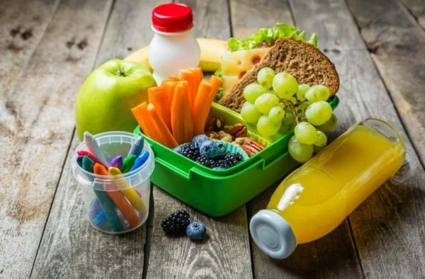 Lunchbox Kinder gesund essen Kindergarten Obstsaft