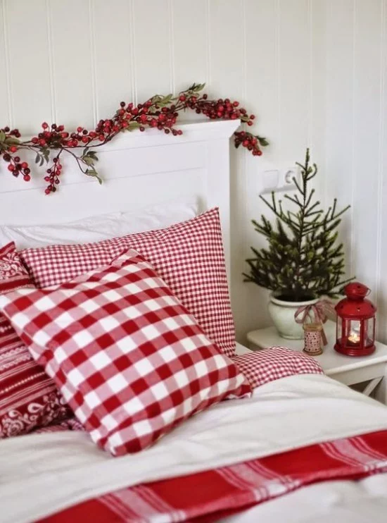 Weihnachtsdeko Ideen in Rot und Weiß Schlafzimmer im klassischen Farbduo dekorieren