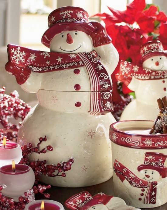 Weihnachtsdeko Ideen in Rot und Weiß Schneemannfigur weitere Ornamente Kerzen Weihnachtsstern