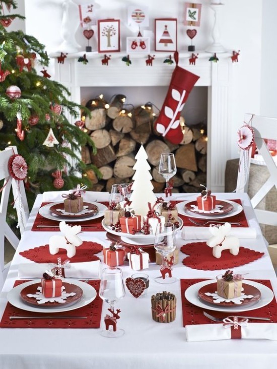 Weihnachtsdeko Ideen in Rot und Weiß festlich gedeckter Esstisch