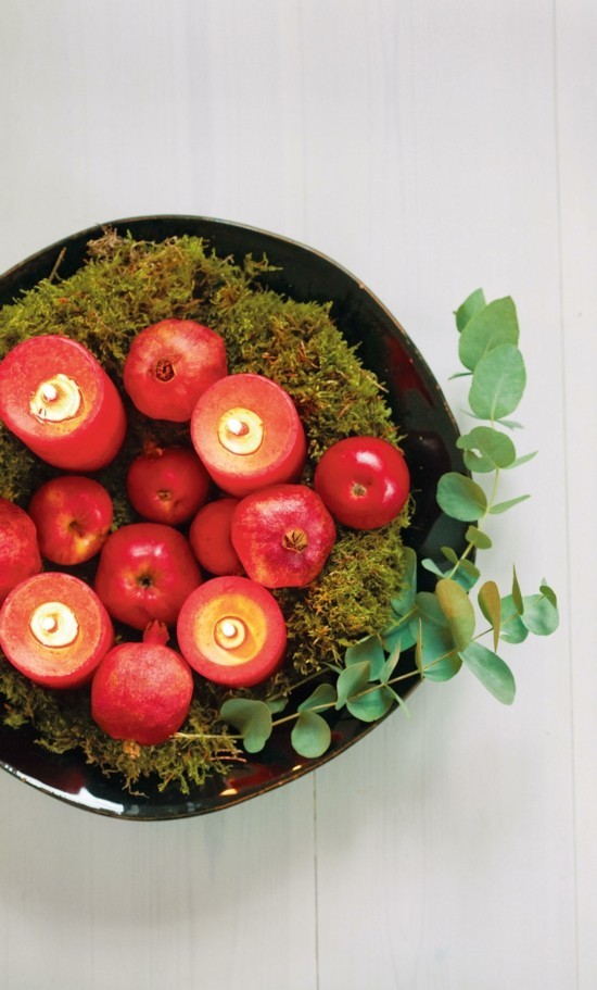 adventskranz dekorieren rote kerzen granatäpfel