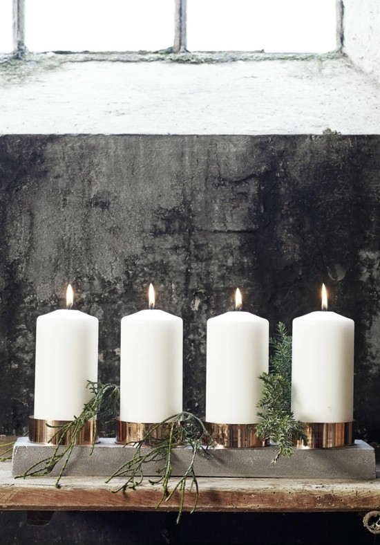 beton adventskrankz dekorieren weiße stumpenkerzen