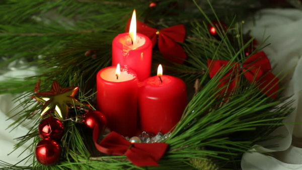 traditionelle rote kerzen weihnachten