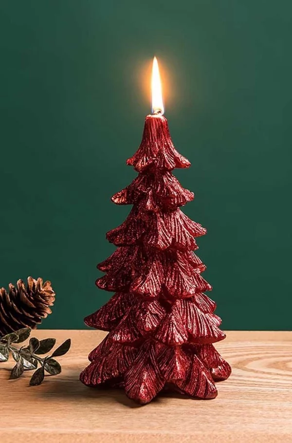 weihnachten kerzen deko tannenbaum in roter farbe