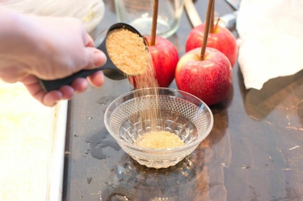 wie kann man kandierte Äpfel selber machen Weihnachtssüßigkeiten