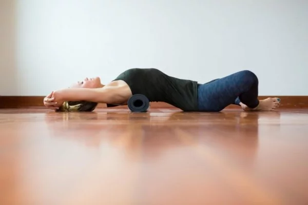 yoga stellungen gegen handynacken