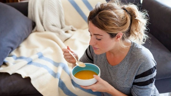 Hühnersuppe bei Erkältung natürliche Heilmittel hausgemachte Suppe