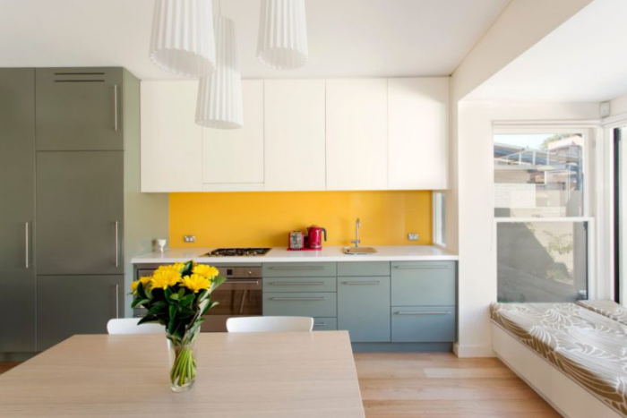 Küchenrückwand in Gelb als Akzent