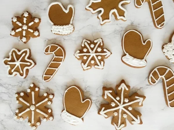Lebkuchen backen Weihnachtssymbole ausstechen Lebkuchenrezept Pfefferkuchen