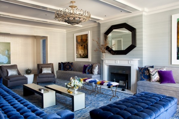So können Sie Ihren eigenen Teppichboden verlegen moderne wohnung mit blauem teppichboden