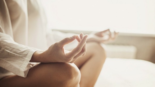 atemtechniken aus yoga besser schlafen