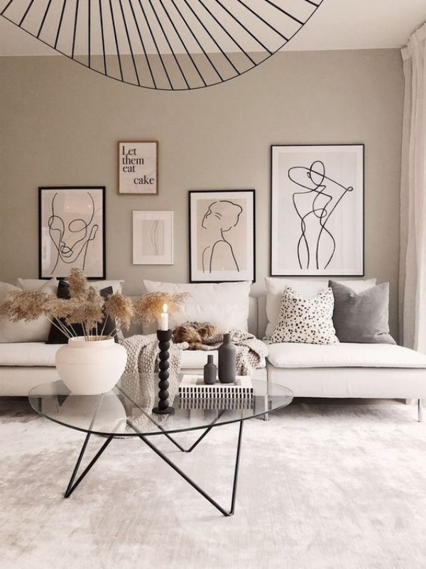 Aktuelle Farbpaletten im Wohnzimmer 2020 moderne Bilderwand weiß schwarz Eleganz in neutralen Farben