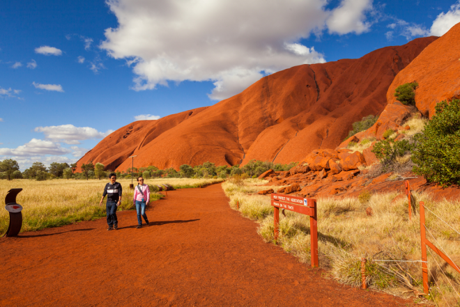 Australien 7 Sehenswürdigkeiten der rote Felsen im Nationalpark Uluru-Kata Tjata