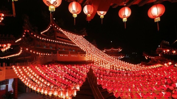 Chinesisches Neujahr 2020 rote festliche Außendekoration