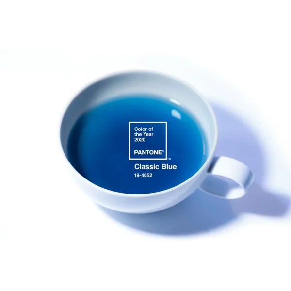 Classic Blue Pantone Farbe des Jahres 2020 Teetasse