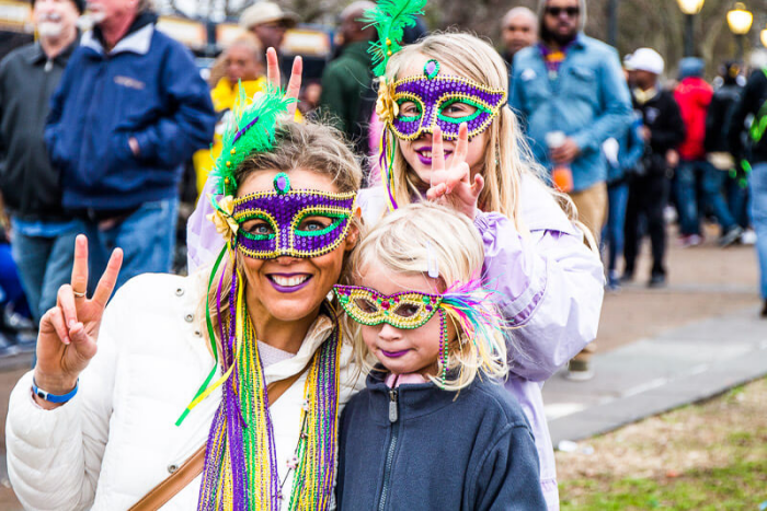 Mardi Gras Karneval feiern auf Amerikansich das Französische Viertel French Quater Partymeile in New Orleans