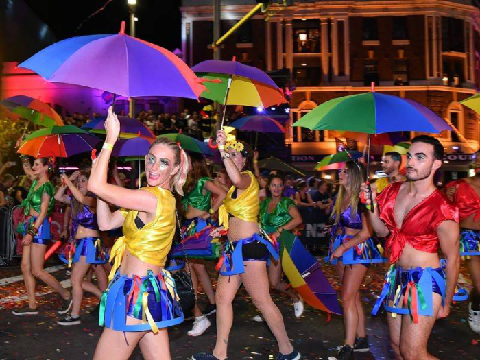 Mardi Gras Karneval feiern auf Amerikansich jede „Krewe“ eigene Parade organisieren Maskenball veranstalten