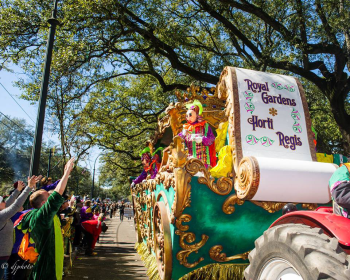 Mardi Gras Karneval feiern auf Amerikansich kunterbunt festliche Umzüge durch die Straßen von New Orleans