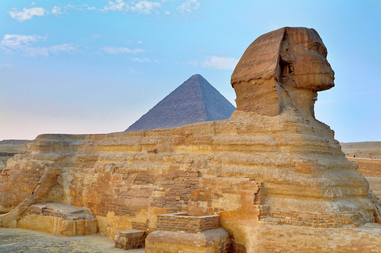 Reiseziele 2020 die Große Sphinx Gizeh Kairo Ägypten ein liegender Löwe mit Menschenkopf