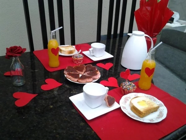 Tischgestaltung - tolle Ideen Essen Valentinstag Frühstück