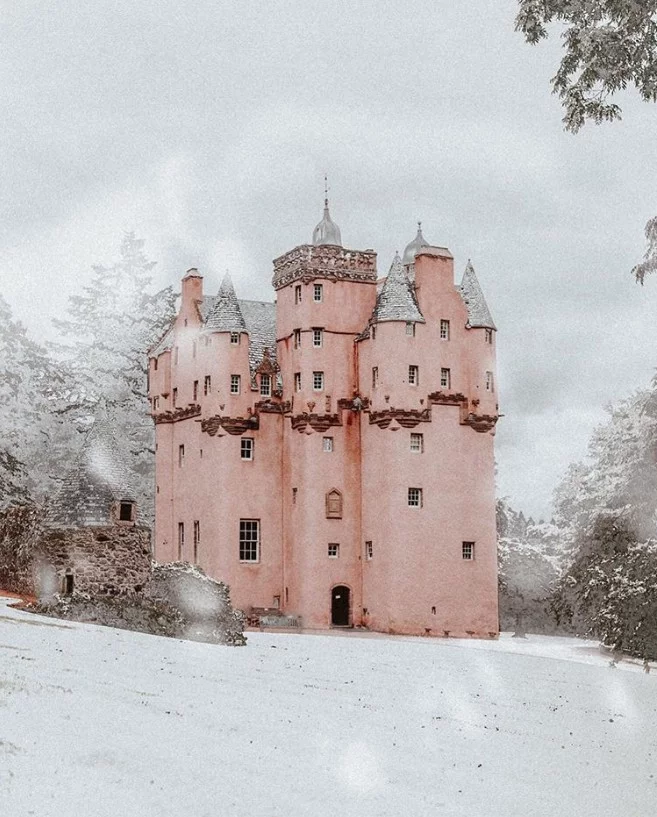Winterwunderland schottische Turmburg Craigievar Castle Alford Schottland