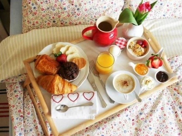 schlichte Ideen für ein Frühstück Valentinstag Frühstück