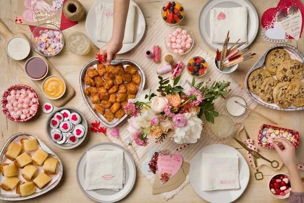 wunderbare Tischgestaltung Valentinstag Frühstück